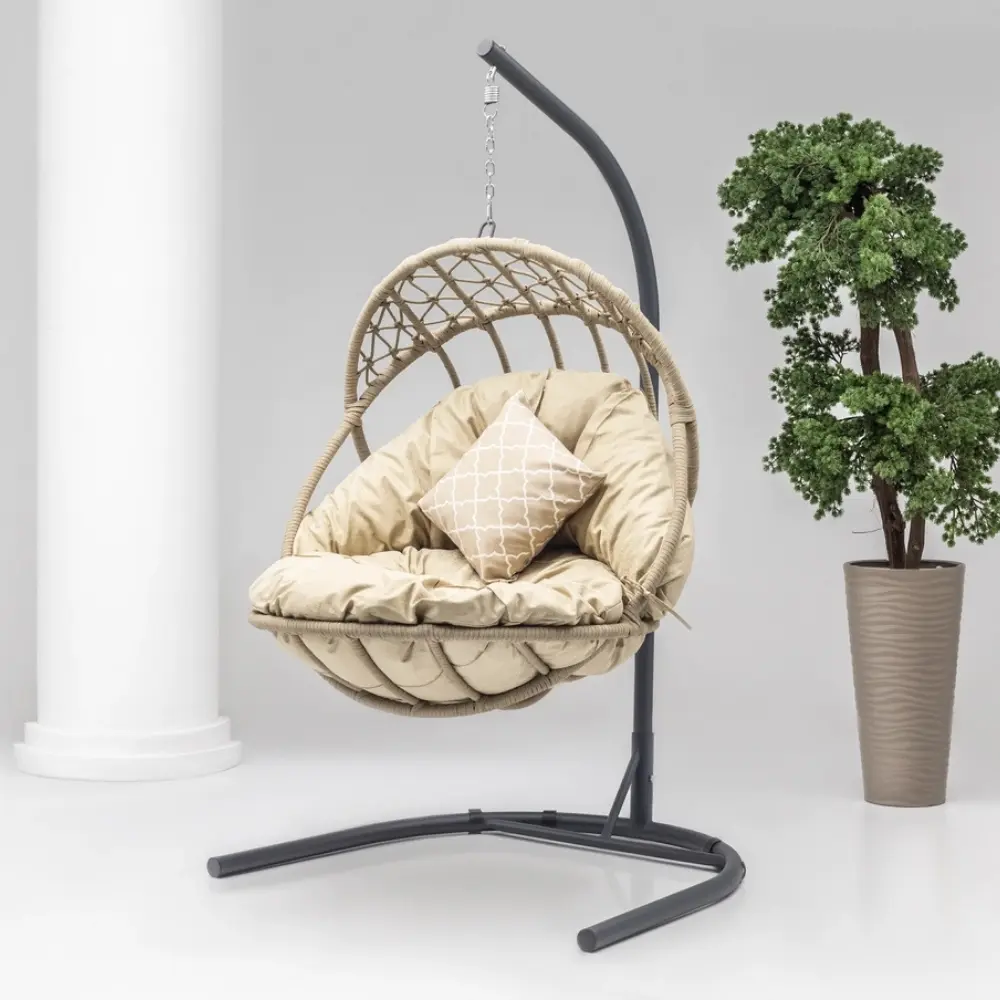 <b>BAHÇE & BALKON SALINCAKLARI</b><span>Zamana meydan okuyan kalitedeki rattan salıncak<br />tasarımları kullanıcısına çağdaş ve huzurlu<br />alanlar vadediyor.</span>