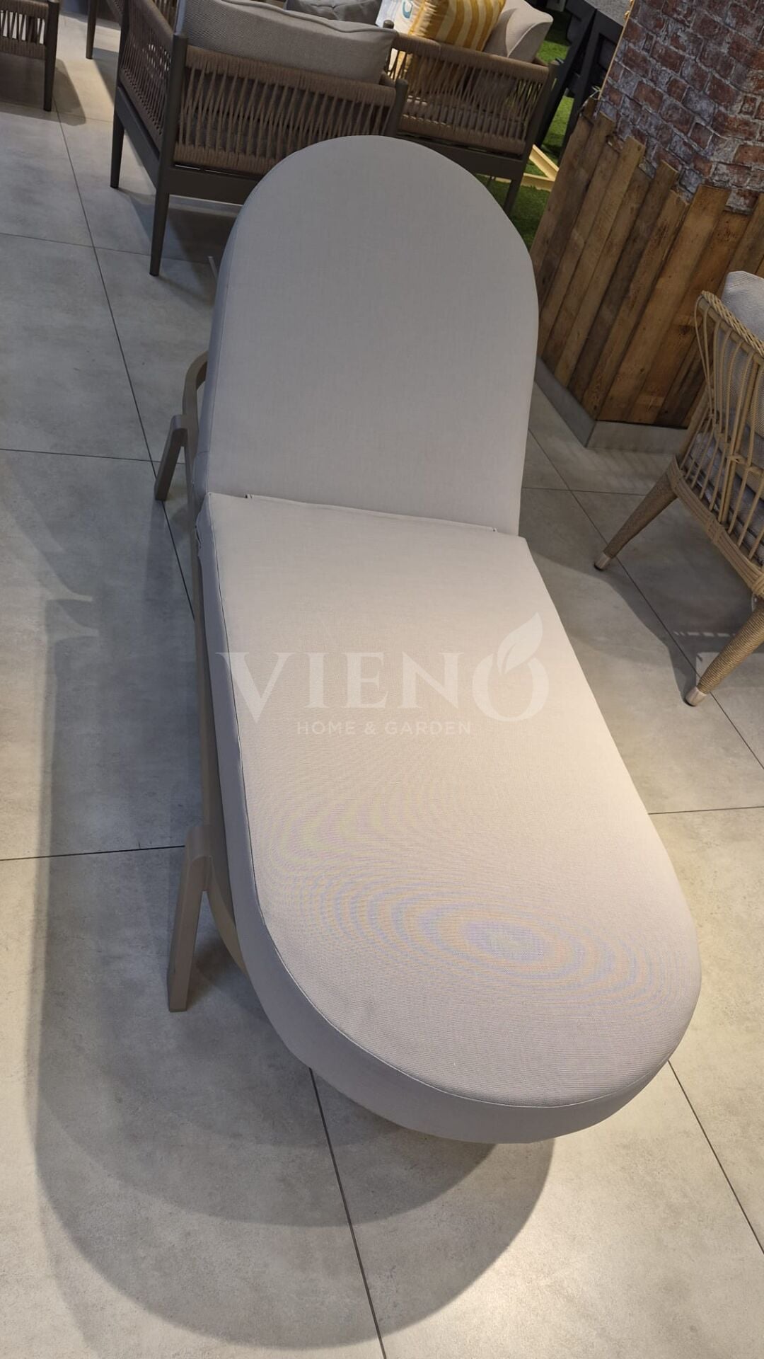 Oval Şezlong TEŞHİR